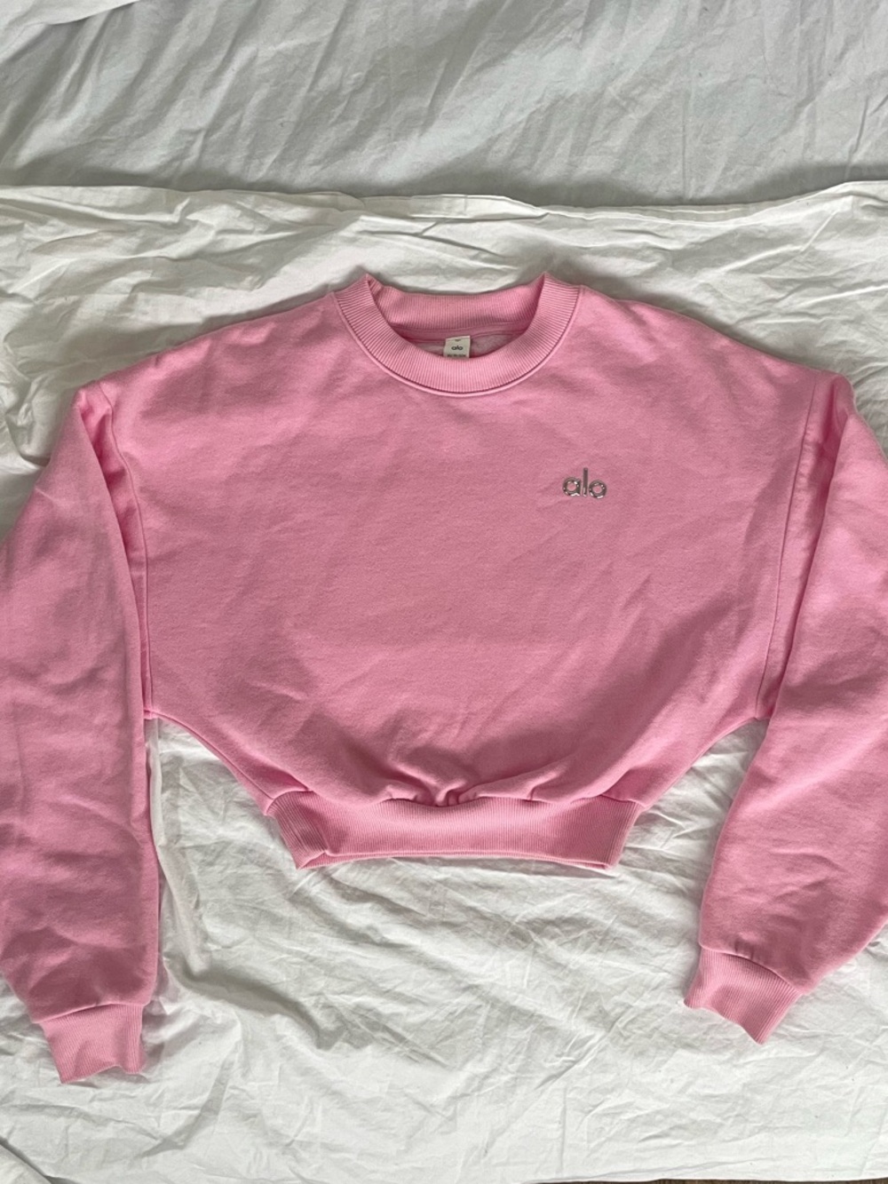 ALO Sweet Pink Cropped Accolade Crewneck